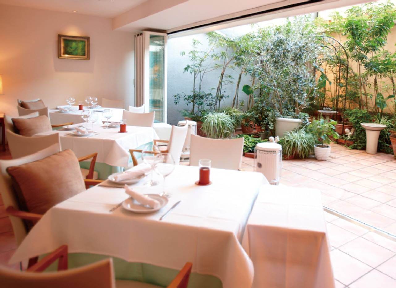 Slide image slide2-xs.jpg